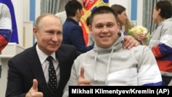 Vladimir Putin atletləri mükafatlandırma mərasimində