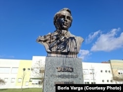 Oskrnavljeni spomenik ukrajinskom piscu Tarasu Ševčenku, Novi Sad, 24. februar 2026.