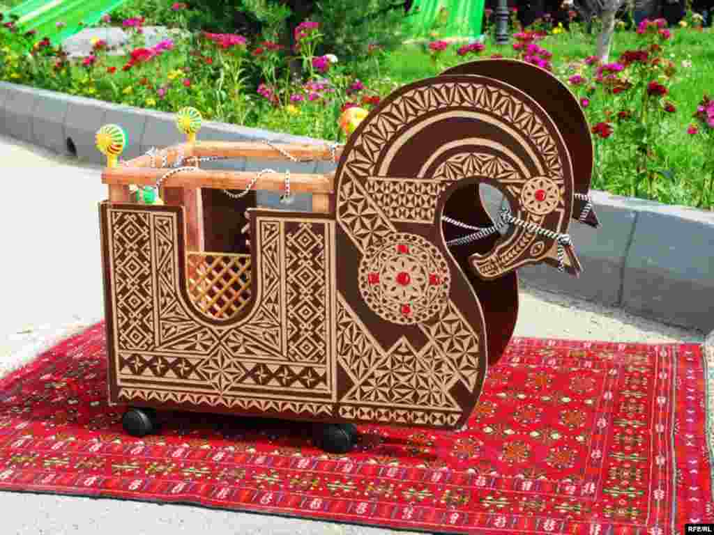 Atyň keşbine çagalykdan tanyşdyrylýar