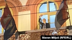 Obraćanje rektora Vladana Đokića sa terase Rektorata nakon višečasovnog policijskog pretresa zgrade, 31. marta 2026.