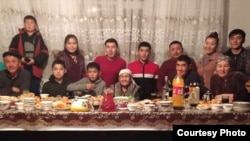 Мейрамбек Шойбеков, погибший во время Январских событий в Шымкенте, со своей семьей