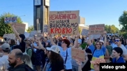 Protestele continuă în Ucraina, în timp ce Zelenski schimbă cursul legii anticorupție