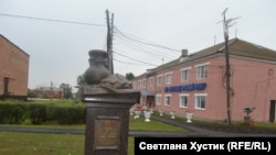 Памятник молоку. Поселок Красный Маяк