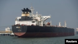 صدها کشتی در دو سوی تنگه هرمز به‌دلیل مسدود شدن آن از سوی ایران، گرفتار شده‌اند