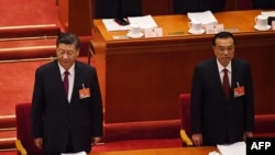 Presidenti i Kinës, XI Jinping (majtas) dhe kryeministri, Li Keqiang (djathtas).