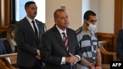 Хаді Матар (праворуч) у суді, архівне фото