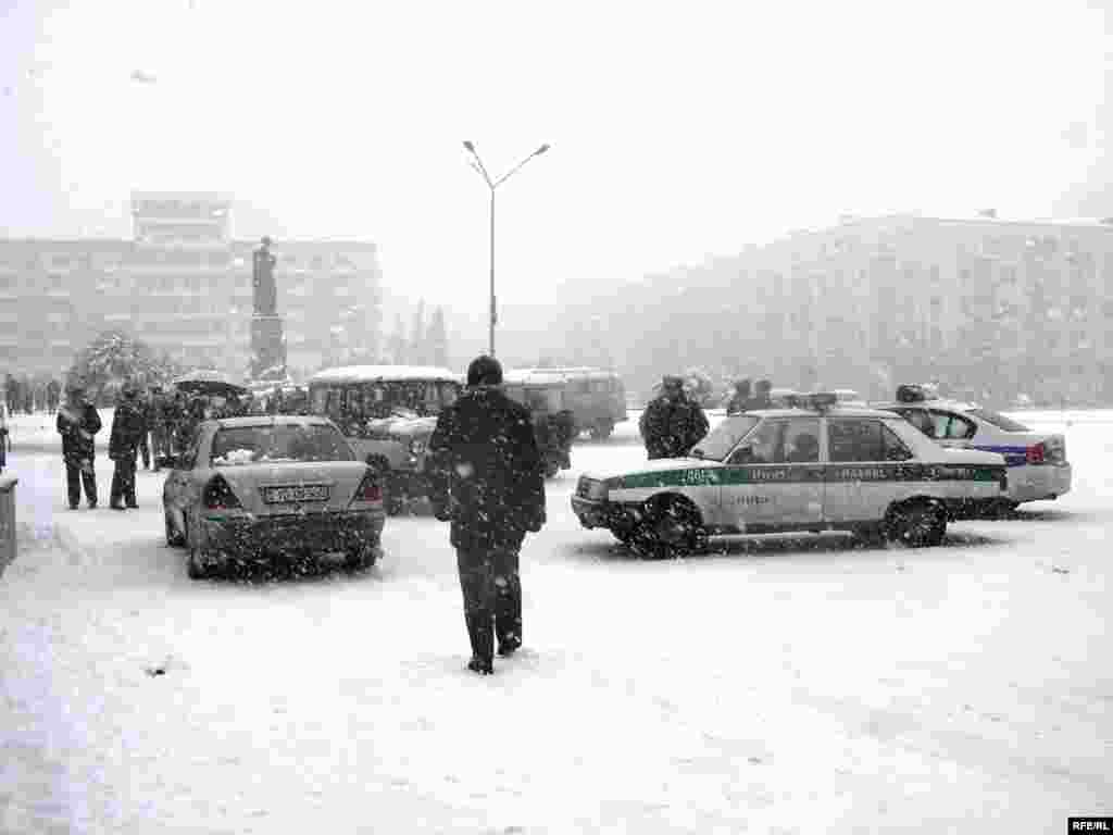 Yol polisləri iş başındadırlar