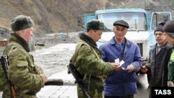 Жители Южной Осетии узнают о том, что находятся в международном розыске, лишь на границе, в процессе их задержания