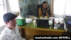 خوست: ډاکټر عرفان یو ناروغ ویني 