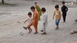 د شناختي کارډ نه شتون یوشمېر پاکستانیان له تعلیم او کاره بې برخې کړي دي