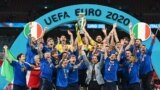 Сборная Италии празднует победу на чемпионате Европы 2020