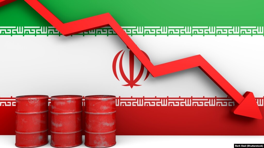 فروش نفت در بودجه دو میلیون و ۳۰۰ هزار بشکه در روز برآورده شده اما میزان واقعی آن را بین ۳۰۰ تا ۷۰۰ هزار بشکه برآورد کرده‌اند