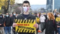 "Mondjanak le!" - a vakcinák beszerzése miatt tüntettek Szarajevóban