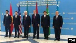 "C5+1" formatyndaky ýokary derejeli duşuşyga gatnaşyjylar.