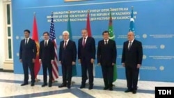  "C5+1" formatyndaky ýokary derejeli duşuşyga gatnaşyjylar.