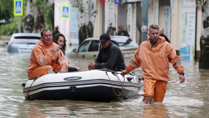 Наводнение в Керчи: эвакуация в городе (фотогалерея)