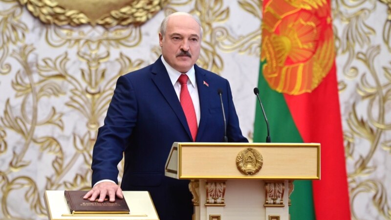 Protestlere garamazdan, Lukaşenka birden Belarusyň prezidenti hökmünde kasam kabul etdi