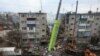 Orosz dróntámadásban megrongálódott épület 2024. március 13-án Szumiban