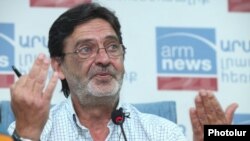 Armenia - Mesrop Movsesian, the owner and chief executive of the A1+ TV station, at a news conference in Yerevan, 4Sept2012.