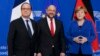 Martin Schultz întîmpinîndu-i pe Angela Merkel și François Hollande astăzi la Strasbourg 