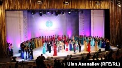 Кожомкул атындагы спорт сарайы