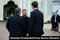 Президент Зеленський зутрічає американських переговорників на Софійському майдані