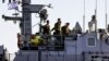ملوانان نیروی دریایی اسرائیل بر یکی از قایق‌های کشتی نیروی دریایی این کشور در 