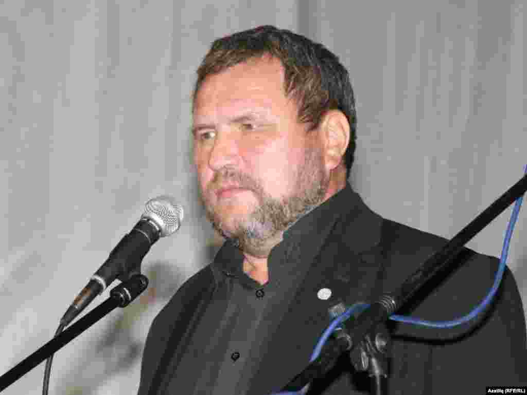 Шагыйрь Ркаил Зәйдулла дәртле, милли рухлы шигырьләрен укып, халыкны куандырды. 