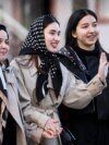 Женщины на улице Грозного. Иллюстративная фотография 