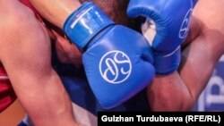 سهیل ماشومتوب کې انګلستان ته تللی و او هلته د سوک وهنې لوبه مخته وړي.

