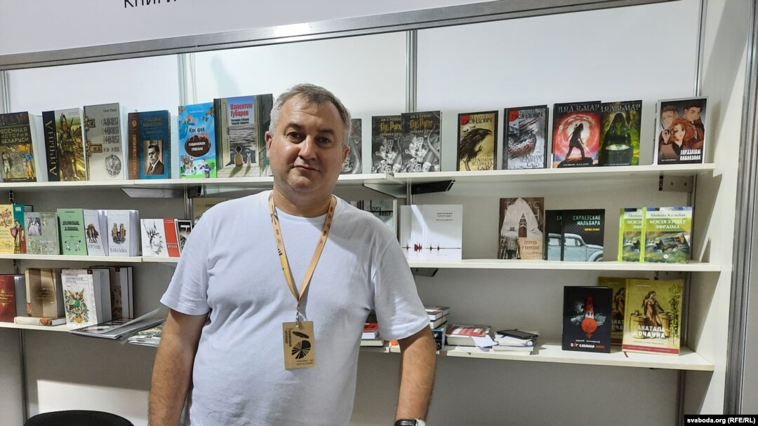 Андрэй Янушкевіч на кніжнай выставе ў Кіеве. Архіўнае фота