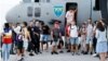 Români repatriați din zona de conflict din Orientul Mijlociu. 