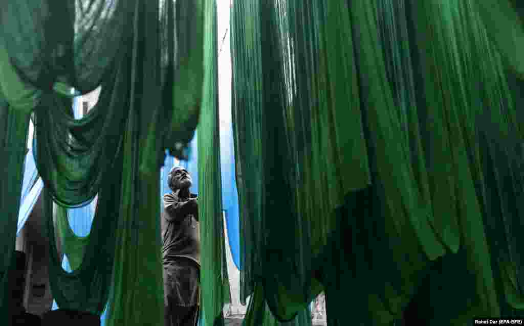 A man works at fabric-dying workshop in Lahore, Pakistan. (epa-EFE/Rahat Dar)