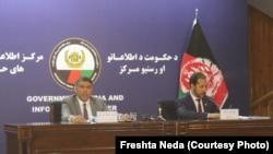 مسعود اندرابی سرپرست وزارت داخله (چپ) و احمد ذکی سرفراز شاروال کابل حین صحبت در یک کنفرانس خبری در کابل. June 23 2019