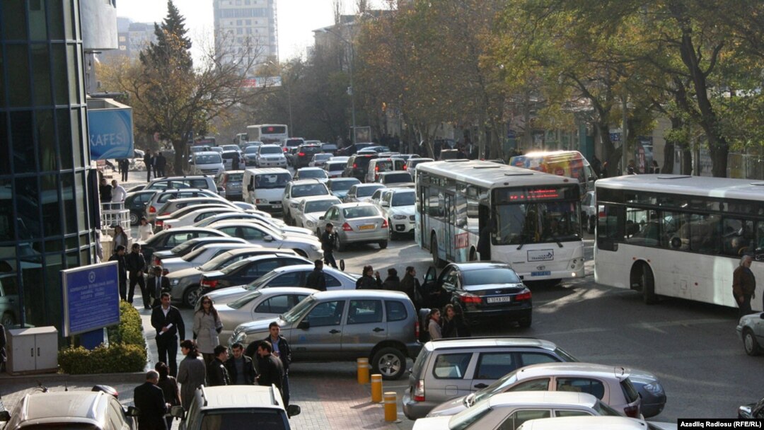 Cəfər Cabbarlı küçəsində tıxac