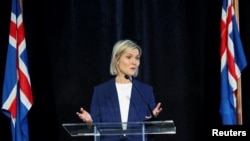 Prim-ministra islandeză Kristrun Frostadottir ține o conferință de presă la Reykjavik după anunțarea rezultatelor referendumului.