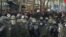 У Парижі під час першотравневої ходи сталися сутички (відео)
