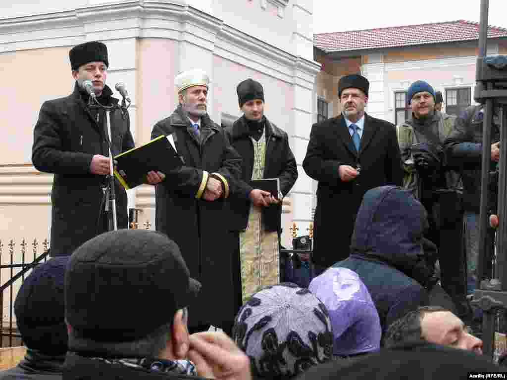 Сулдан уңга: Мәҗлес әгъзасы Диләвәр Акиев, Кырым мөфти Әмирали Аблаев, Украин православ чиркәве атакае, Мәҗлес рәисе Рифат Чубаров