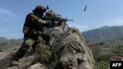 Военнослужащий афганского спецназа во время операции против боевиков