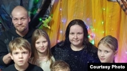 Yeqor Sabıniç xanımı və uşaqları ilə