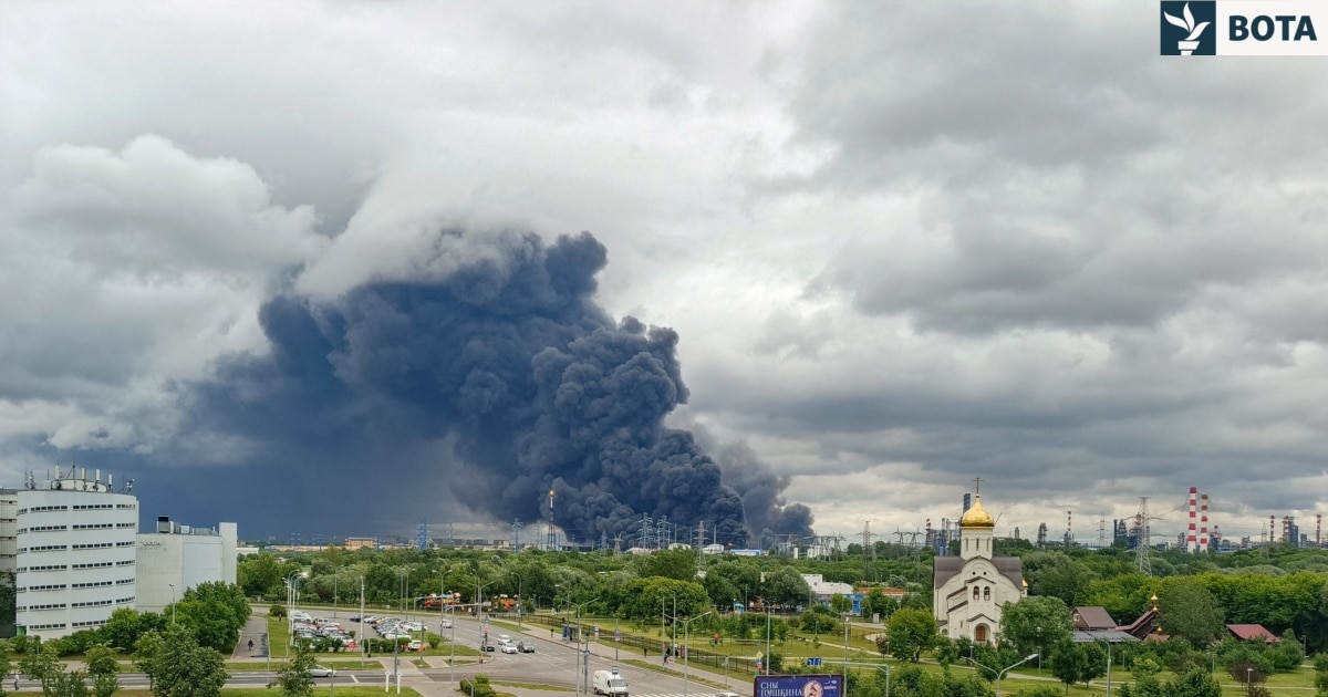 Dronët ukrainas godasin rafinerinë kryesore të naftës në Moskë