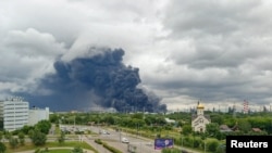Дим з нафтопереробного заводу в Москві після атаки українського безпілотника 18 червня 2026 року