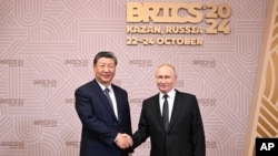 Chinese leader Xi Jinping (left) and Russian President Vladimir Putin meet in Kazan, Russia, for the 2024 BRICS summit. 