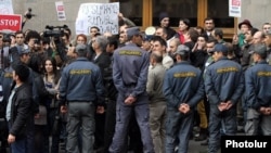 Armenia - A demonstration against controversial pension reform outside the ruling Republican Party's headquarters in Yerevan, 15Nov2013. 