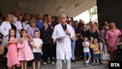  Председателят на лекарския съюз в „ Майчин дом “ доктор Стоян Борисов, 