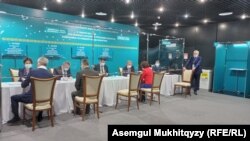 Депутаты Ассамблеи народа Казахстана избирают своих членов в мажилис парламента Казахстана. Нур-Султан, 11 января 2021 года