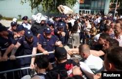 Protesta para Kuvendit të Shqipërisë.