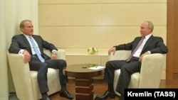 Український політик Віктор Медведчук регулярно спілкується з російським президентом Володимиром Путіним (фото із зустрічі, яка відбулася в жовтні 2020 року)