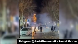 შეტაკება წესრიგის დამცველებთან, კადრი ვიდეოდან. ირანი. 3 იანვარი, 2026 წელი
