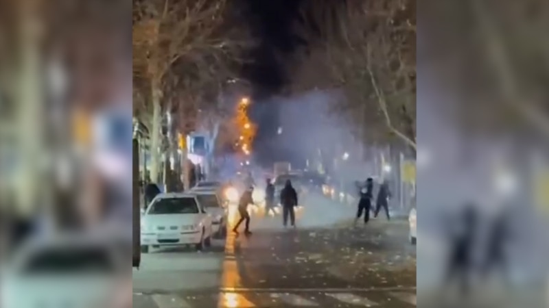 ირანელები ეკონომიკური პრობლემებისა და საპროტესტო აქციების ფონზე ყოველთვიურ ანაზღაურებას მიიღებენ